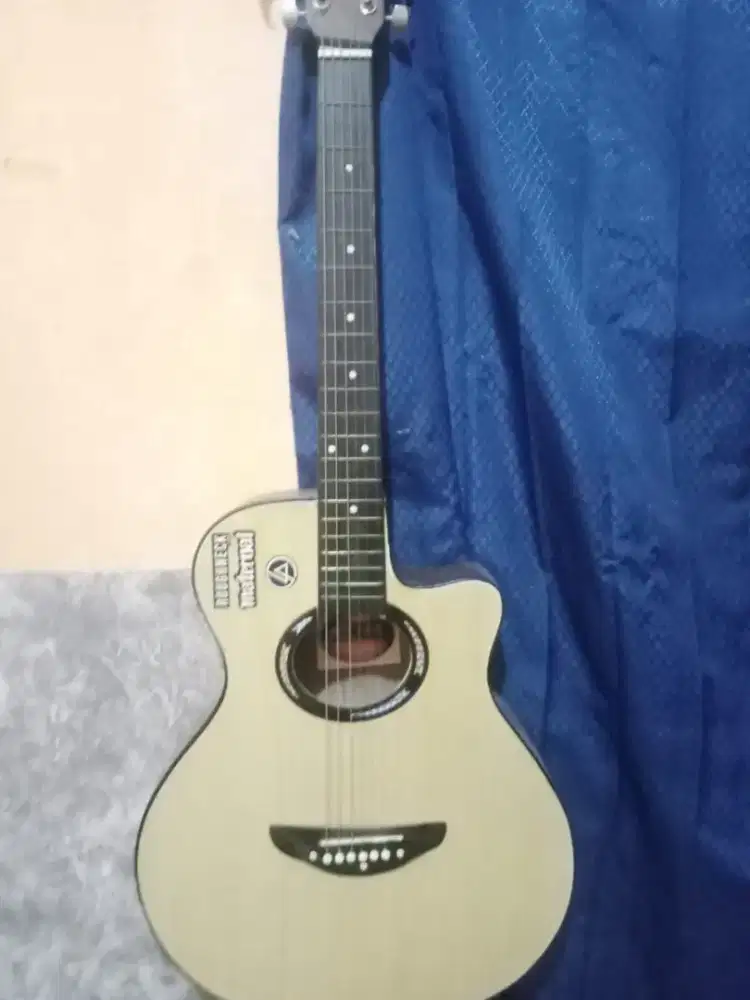 Dijual Gitar Merek Yamaha