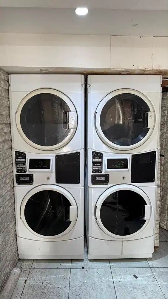1 set mesin cuci laundry merk maytag