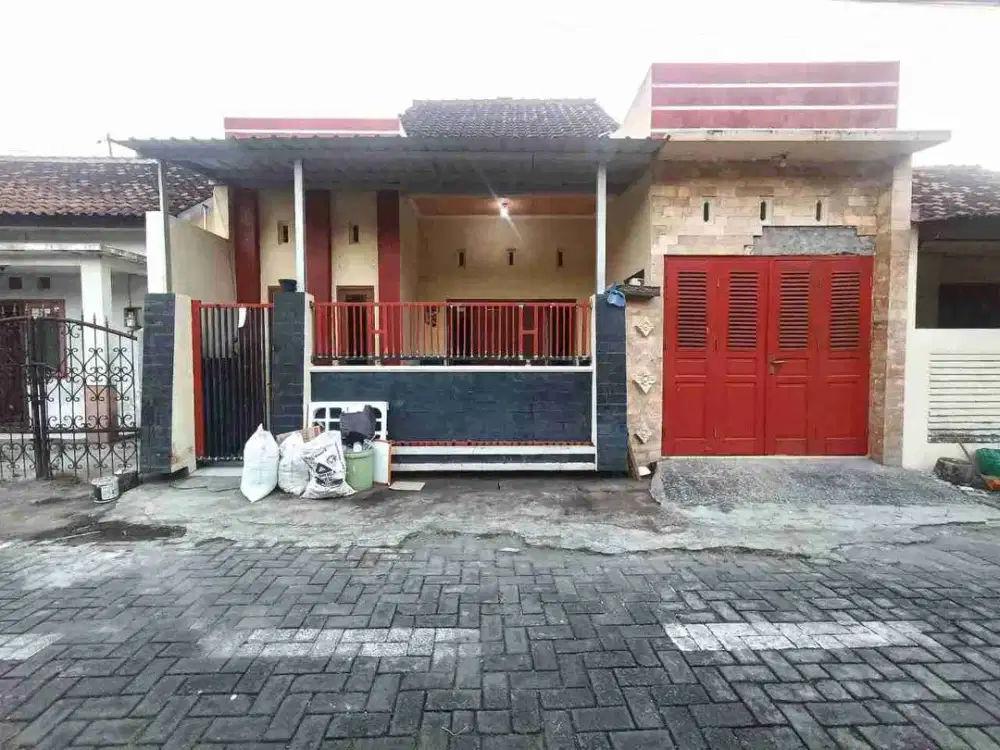 Rumah Bagus Murah Terawat di Peramahan dekat Exit Tol Solo