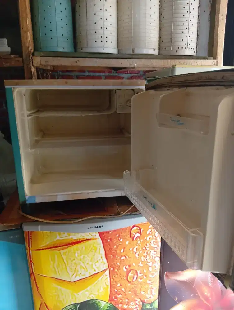 Kulkas mini bar bekas Mer Tosiba Ory dingin