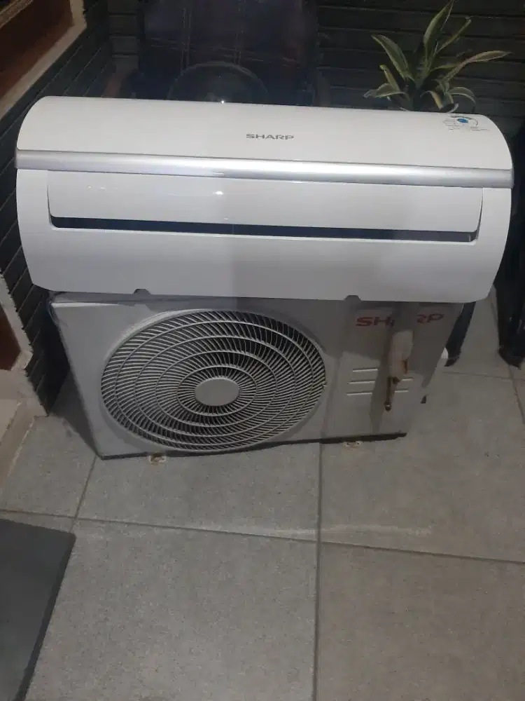 Ac sharp 1/2 pk mulus bergaransi