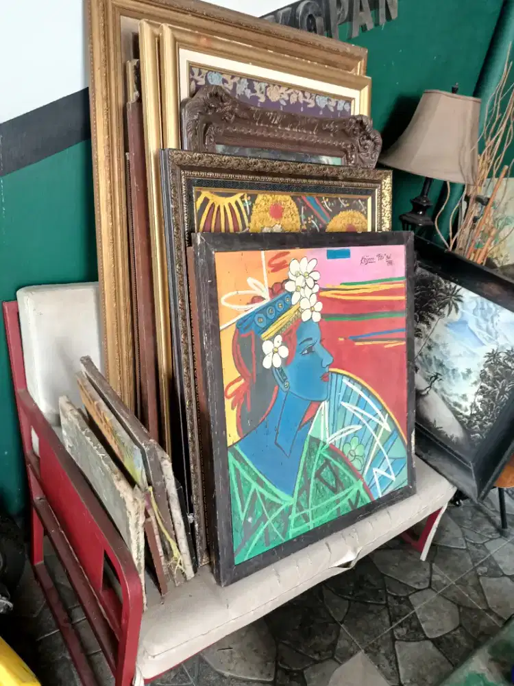 30 buah lukisan tua...di jual smua borongan.kanvas