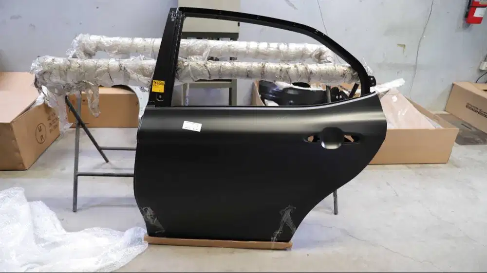 PINTU BELAKANG KIRI TOYOTA CAMRY 2021, 67004063,80