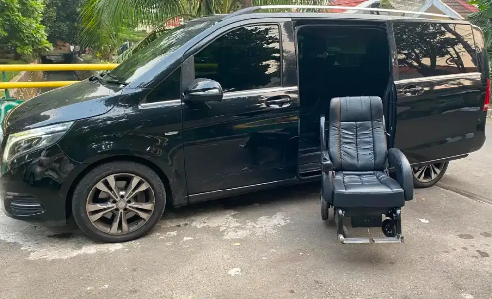 MURAH CASH. WELCAB Mercedes Benz V220 d 2017 v220d alphard 2016