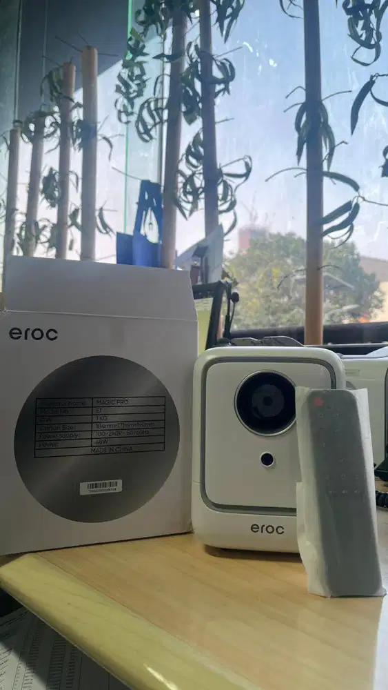EROC Magic Pro - Smart Mini Projector