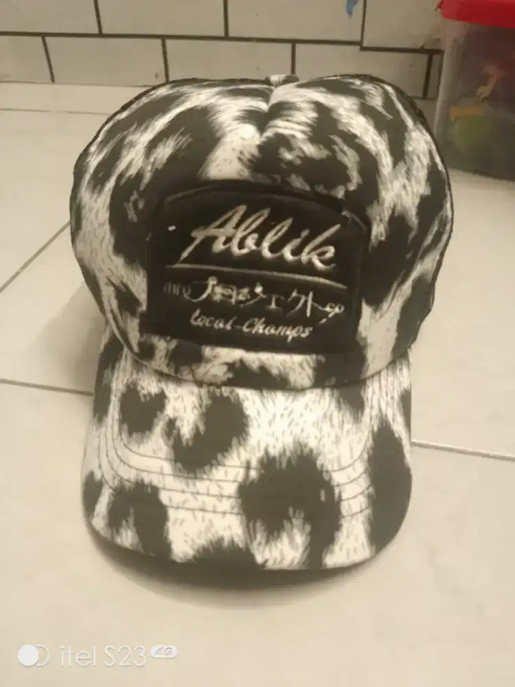topi jaring lidah pendek