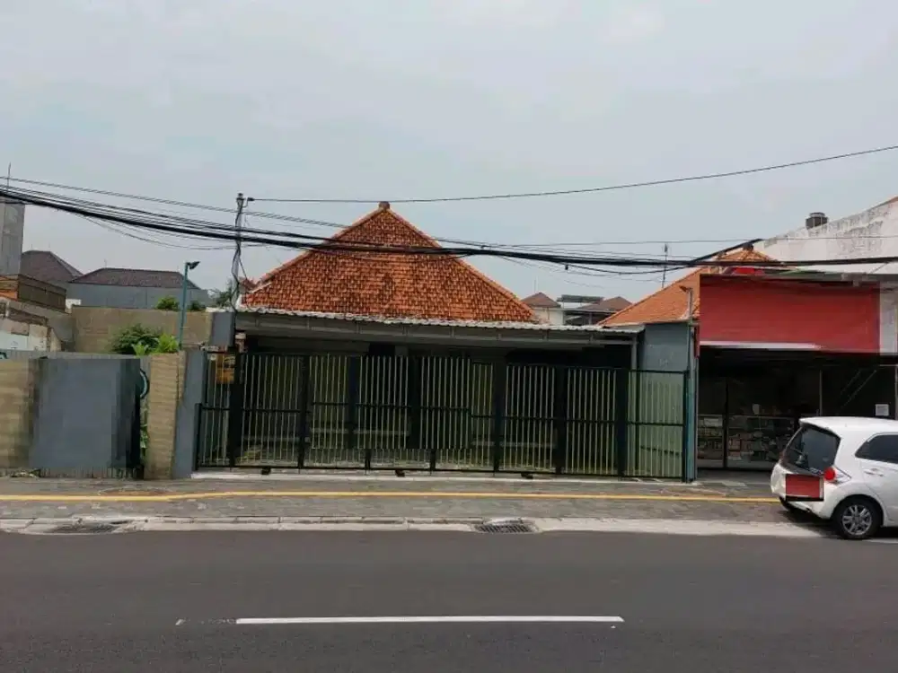 RON.A2419 RUMAH DIJALAN KARTINI SURABAYA STRATEGIS NOL JALAN RAYA, MURAH