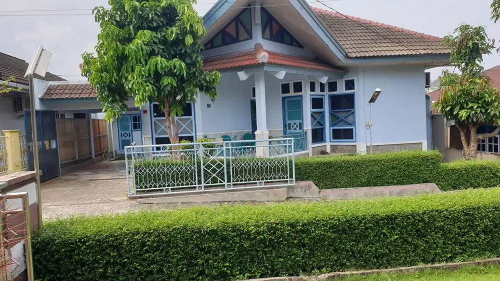 DISEWAKAN RUMAH BESAR & NYAMAN DI LOKASI STRATEGIS KOTA BENGKULU