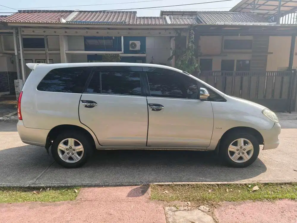 Toyota Kijang Innova 2004 Bensin