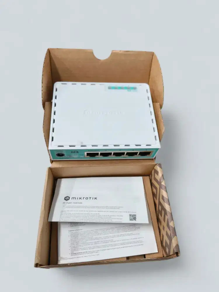 Dijual MikroTik RB750Gr3 / hEX, kondisi normal 100% mulus.