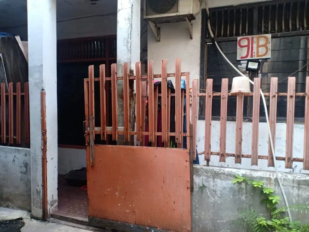 DISEWAKAN RUMAH CEPAT DI PEJAGALAN JAKARTA BARAT 3 LANTAI