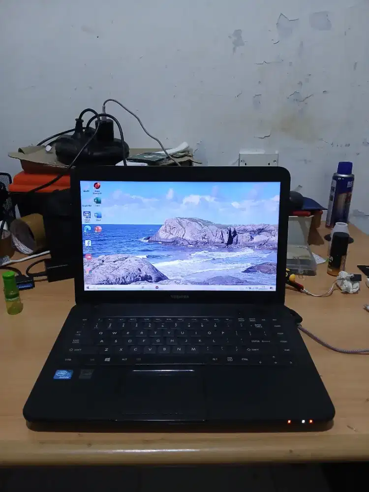Laptop Toshiba Satelite C800 Body Mulus, Layar Kinclong
