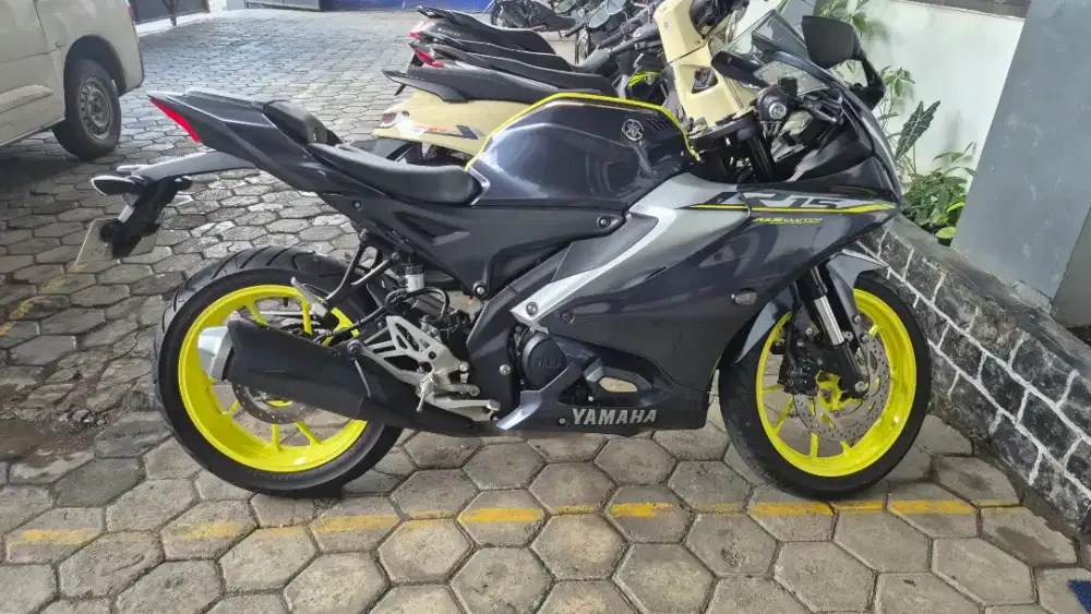 R15 v4 conected low Km