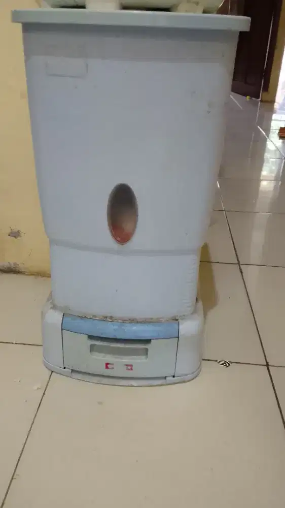 Tempat penyimanan beras
