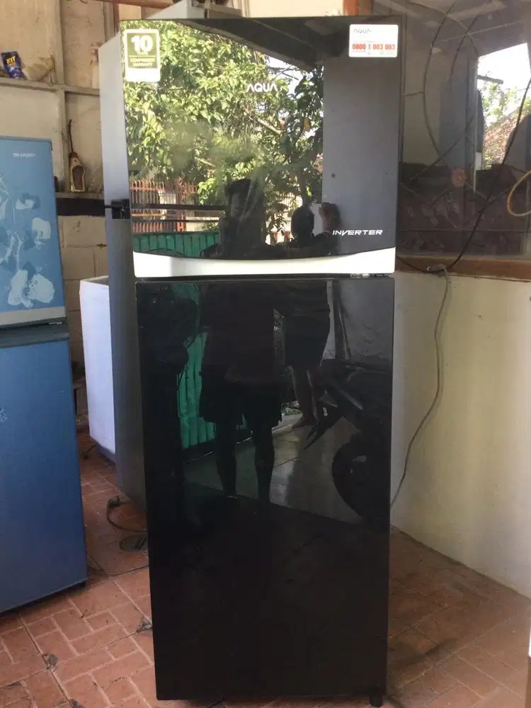Kulkas 2 pintu merk AQUA