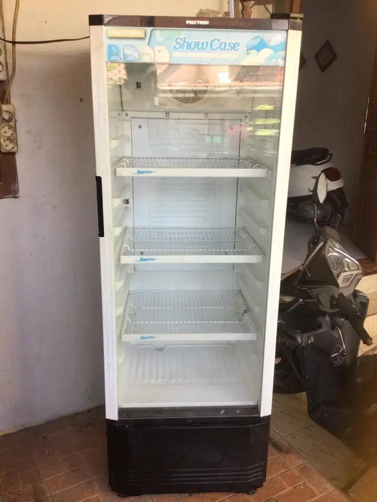 Showcase 180 Liter merk POLYTRON