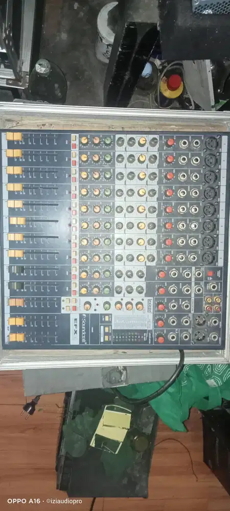 Mixer soundcraf 8 chanel+ hardcase