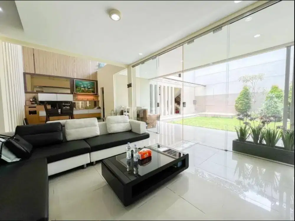 Dijual Rumah Mewah Nyaman Siap Huni Cluster Exclusive Modern Minimalis Lokasi di Taman Kopo Indah 3 Bandung