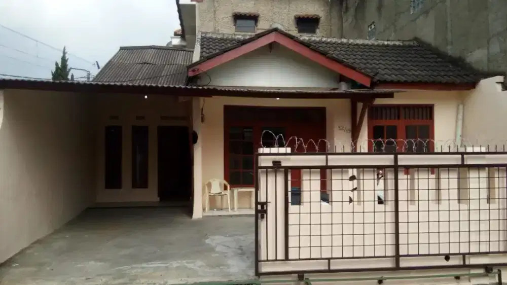 Dijual Rumah Hoek
