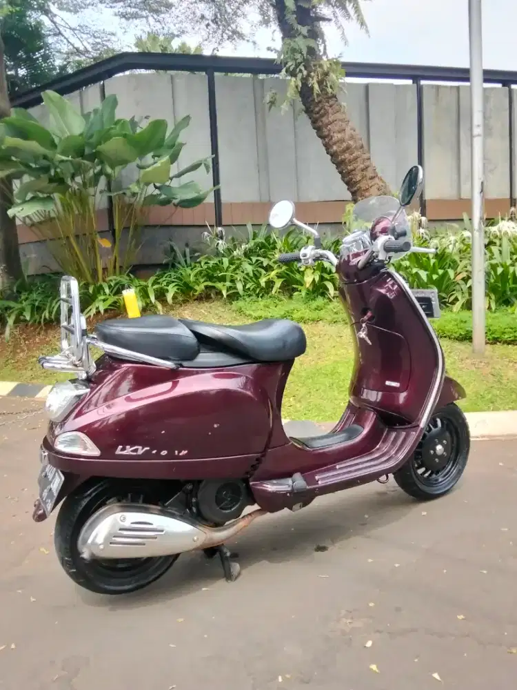 PIAGGIO VESPA LXV 150 VIE3 TAHUN 2013 B CINERE
