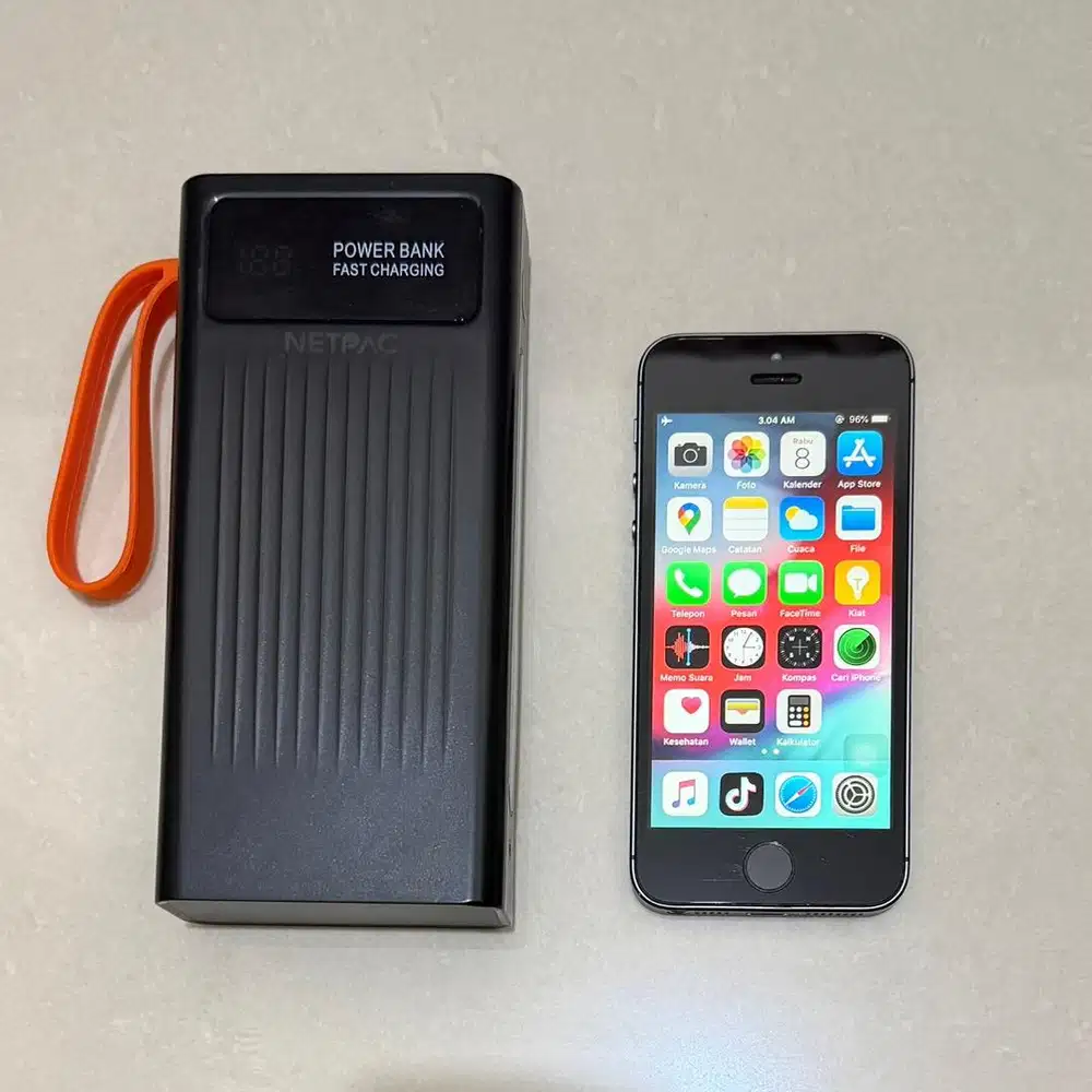IPHONE 5S 16GB SPACE GRAY & POWERBANK