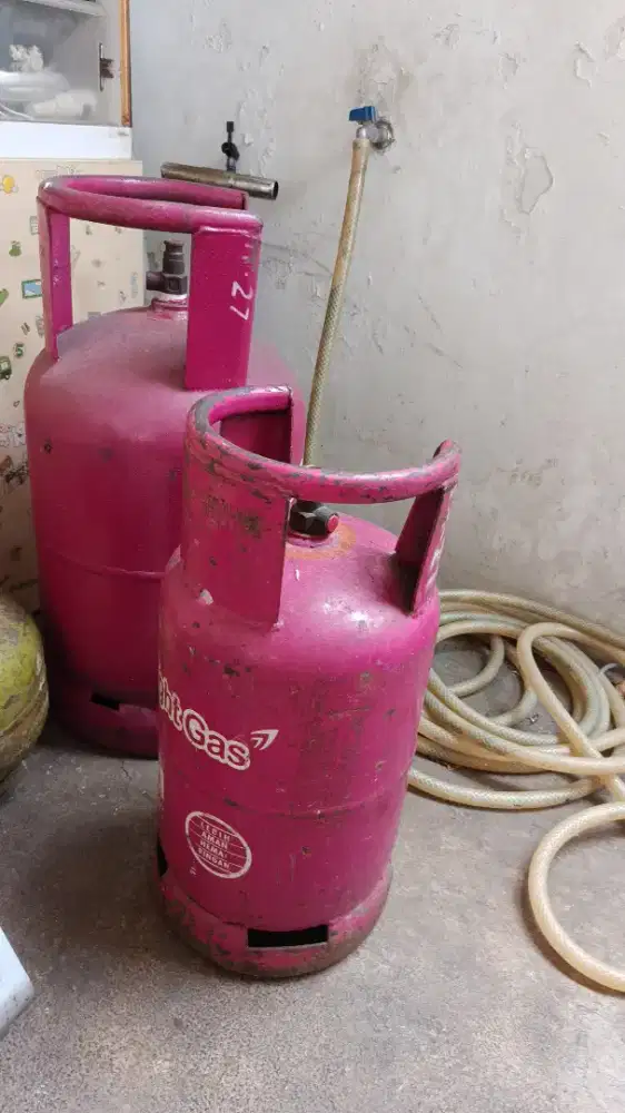 Jual cepat siap diantar 3 tabung gas (12 kg 2 Tabung dan 5,5 Kg 1)
