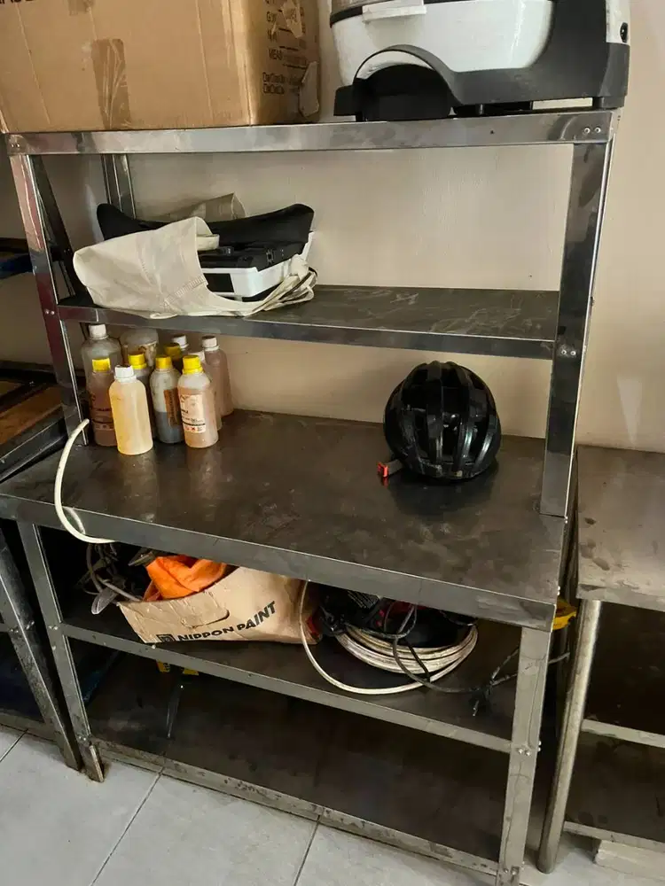 MEJA STAINLESS STEEL KONDISI MASIH BAGUS ADA 5 UNIT