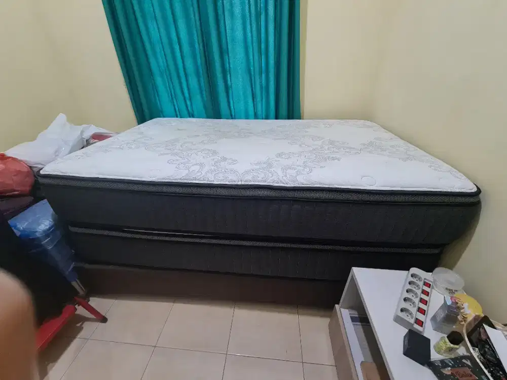DIJUAL CEPAT SPRINGBED 4 KAKI (MAU PINDAH)
