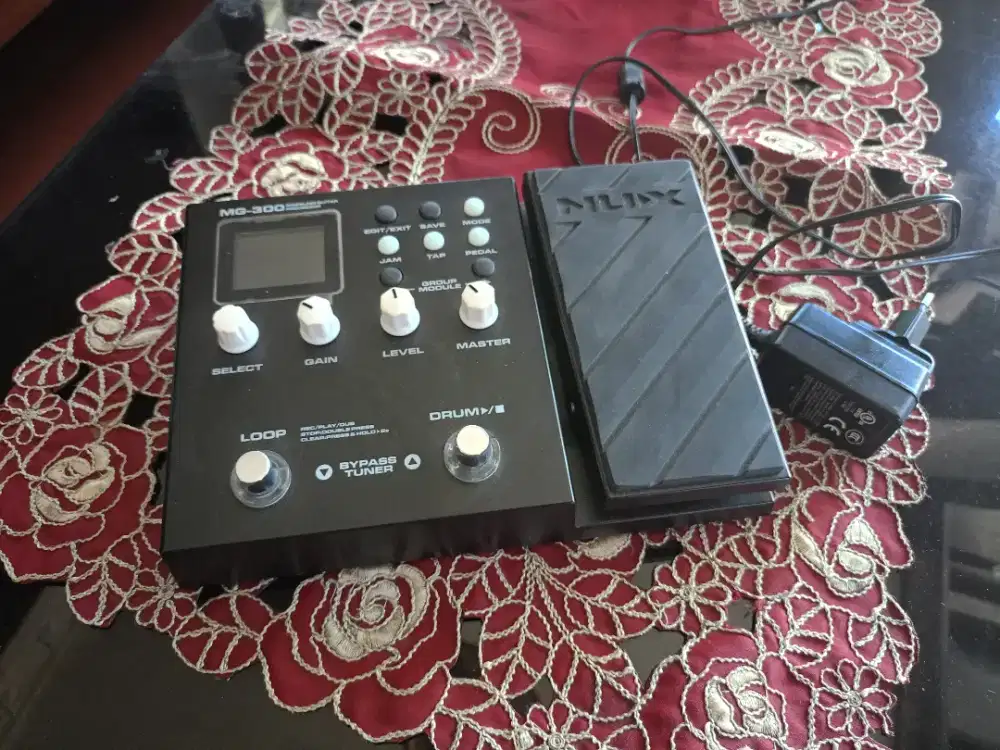Efek gitar Nux MG300