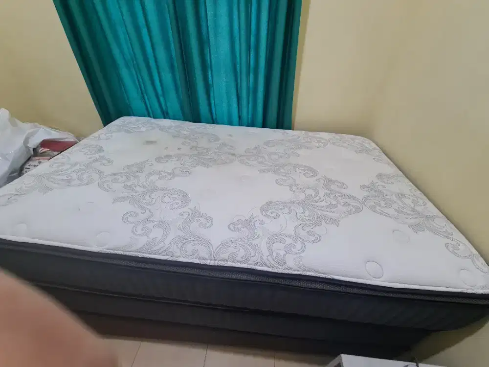 DIJUAL CEPAT SPRINGBED KASURNYA SAJA UK. 4 KAKI (MAU PINDAH)