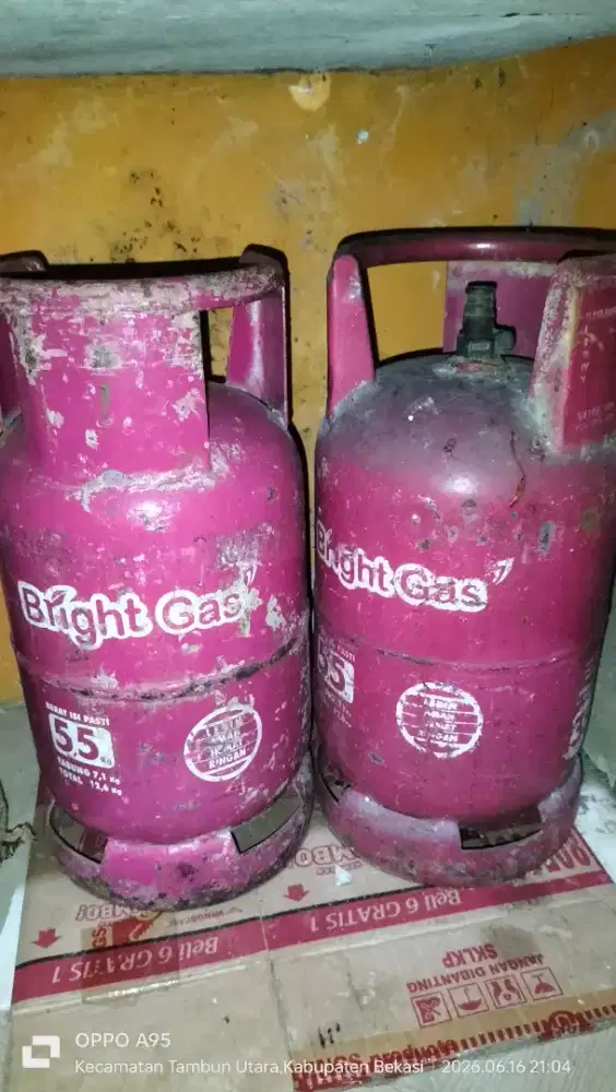Tabung gas pink 5.5 kg ada 2 buah