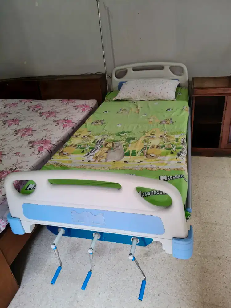 Kasur Ranjang Pasien Manual 3 engkol
