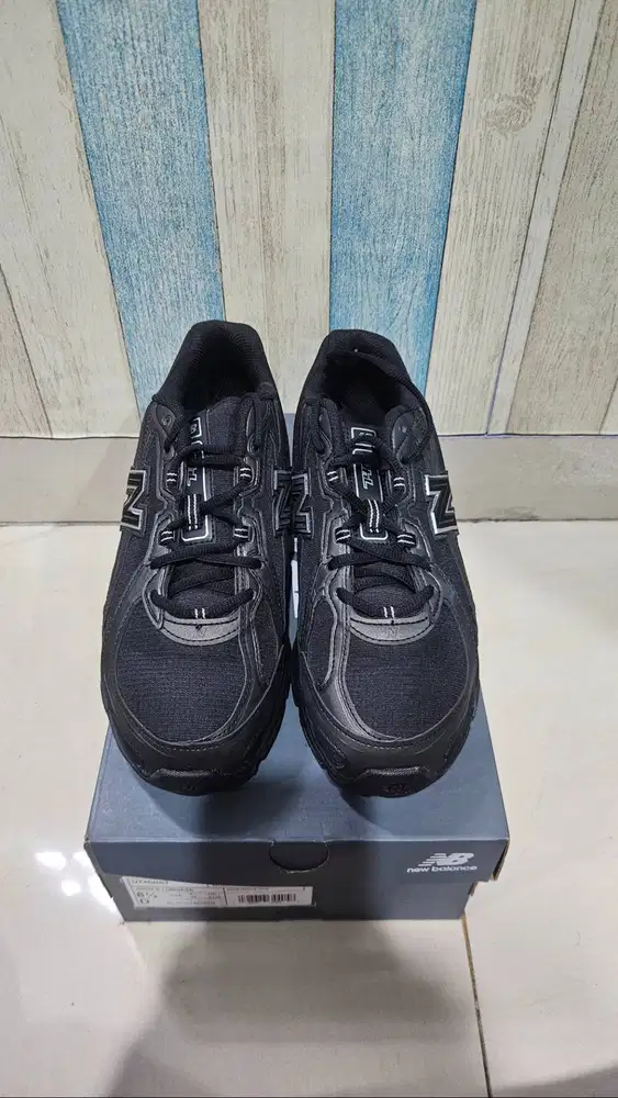 Sepatu New Balance 740 NB U740BS2 Black Silver Metallic - Size 42