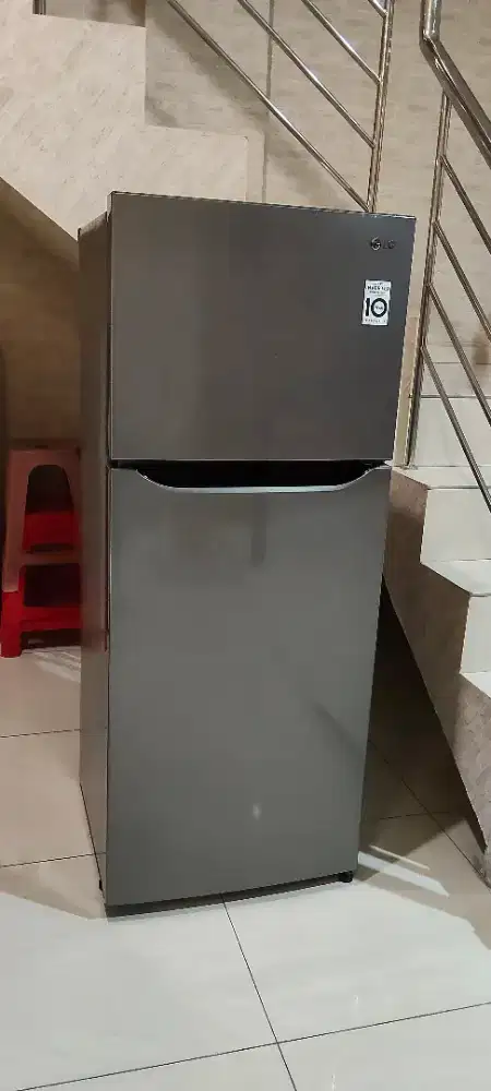 Kulkas LG 2 Pintu Original – Kondisi Mulus & Dingin Maksimal