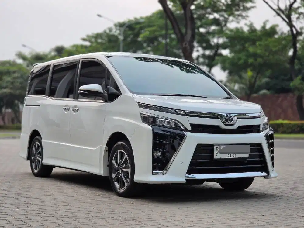 LOW KM VOXY 2021