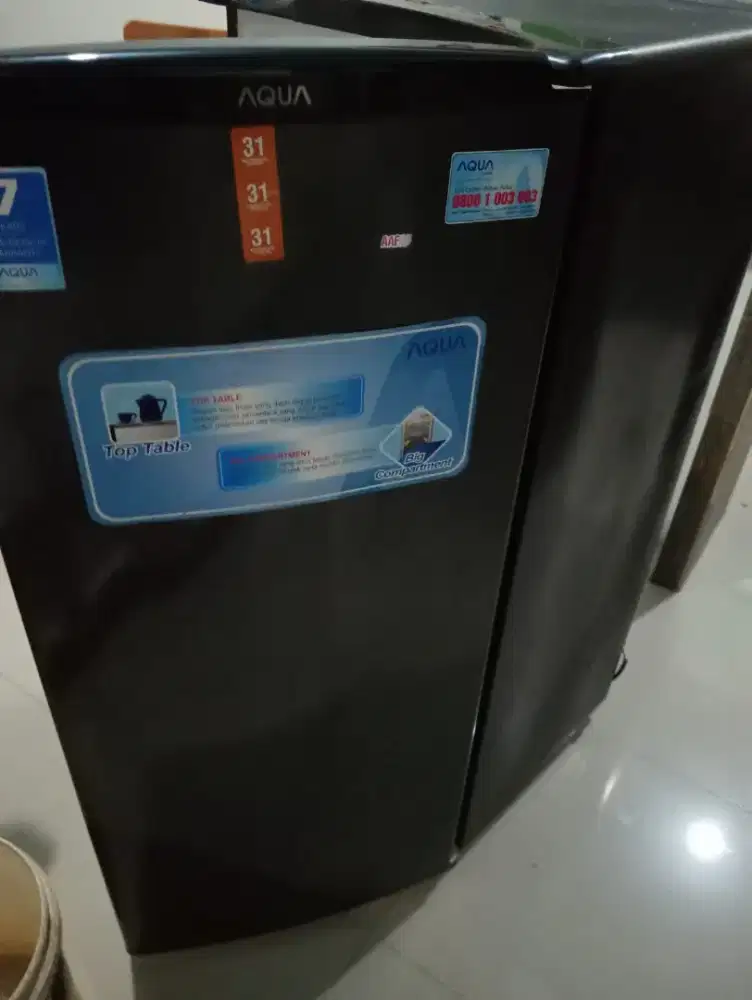 Kulkas freezer merek Aqua