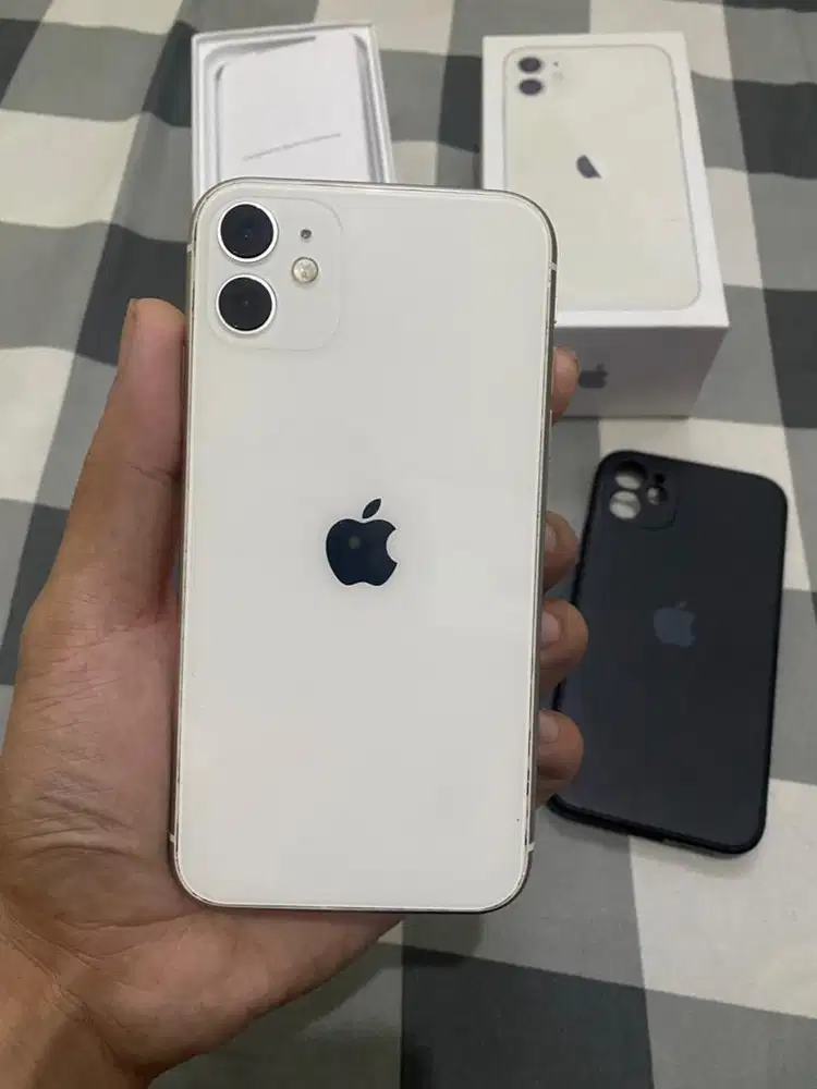 Dijual iPhone 11 64gb sinyal aman aktivasi lama