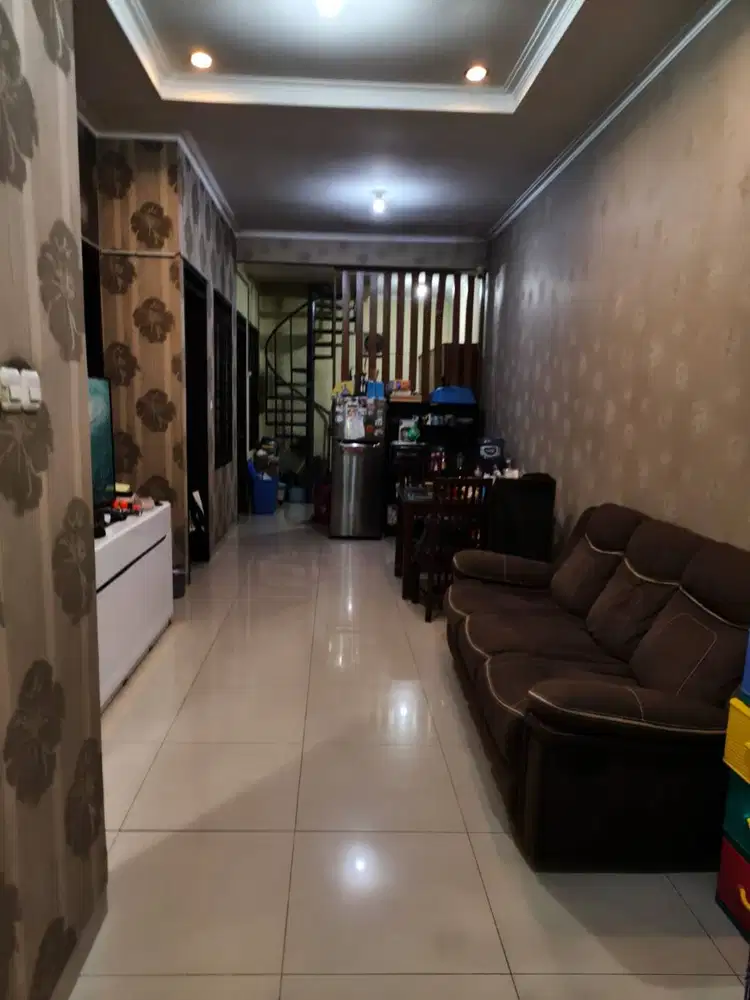 Dijual Rumah di Singgasana Pradana Bandung Semi Furnished