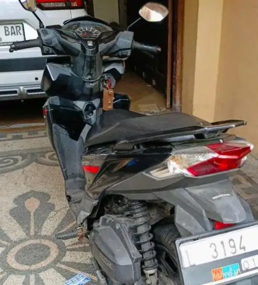 Vario 125 tahun 2018 Hitam Merah
