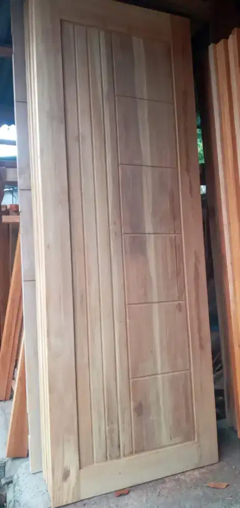 Pintu kamar dan kusen