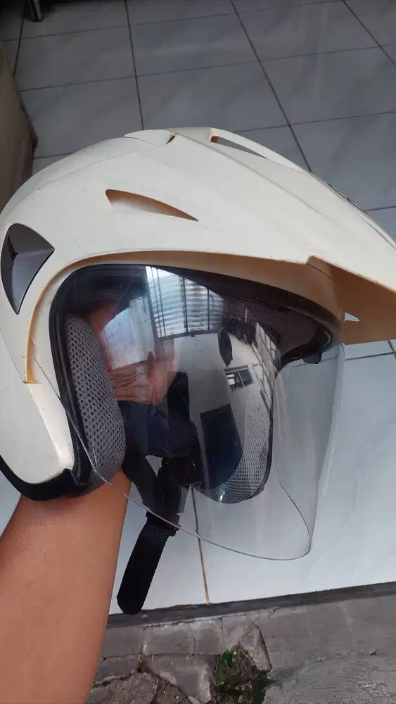 Helm NMax Putih Klasik