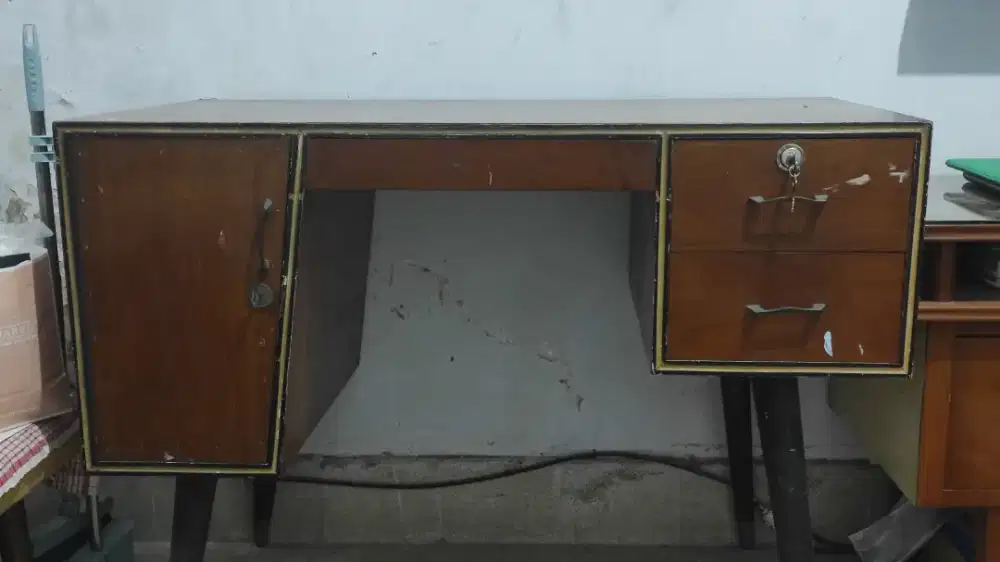 Meja belajar kondisi bagus