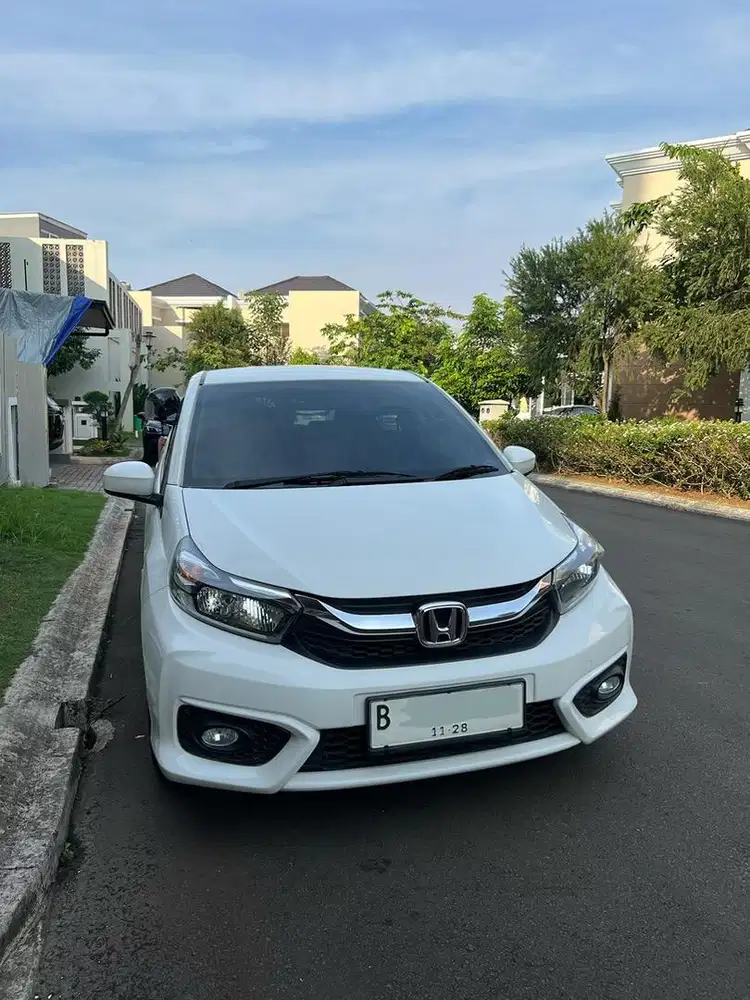 Honda BRIO Satya 1.2 E CVT Matic - Putih Pemakaian Apik
