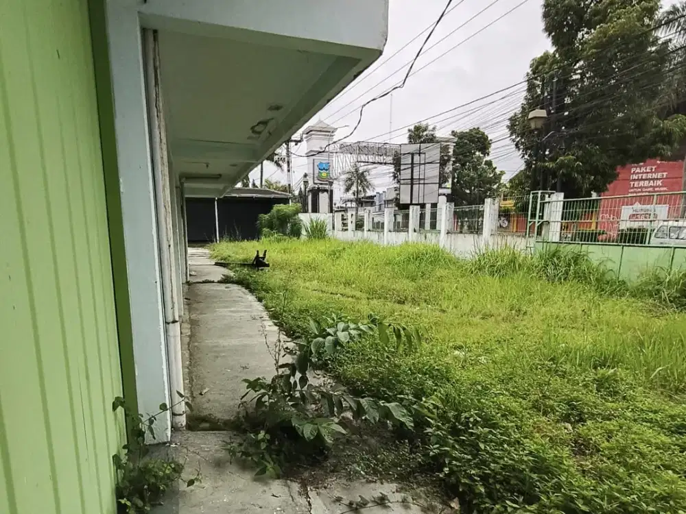 Dijual / sewa Toko di jalan Raya Bandung di Garut . Sangat baik utk Swalayan , kafe   showrum , klinik. Kantor dll