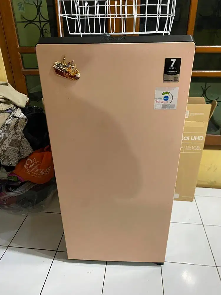 Kulkas AQUA peach