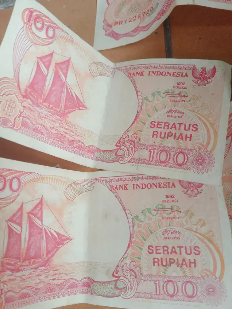 Uang kertas 100 rupiah
