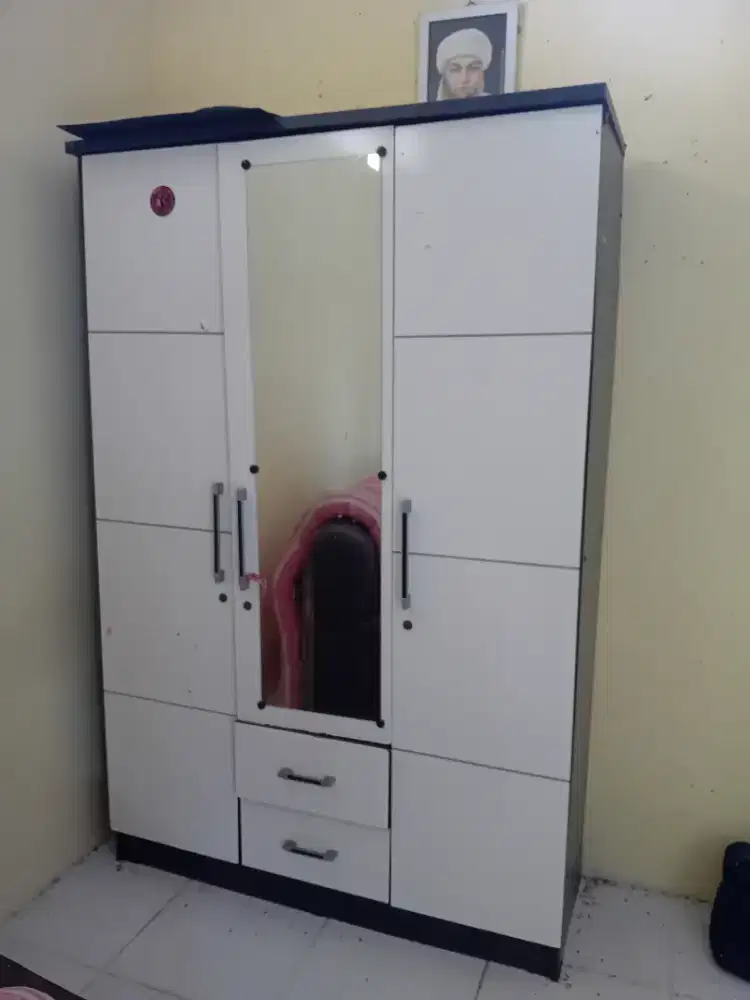Lemari 2 pintu + 2 laci (Minus Engsel dan Triplek)