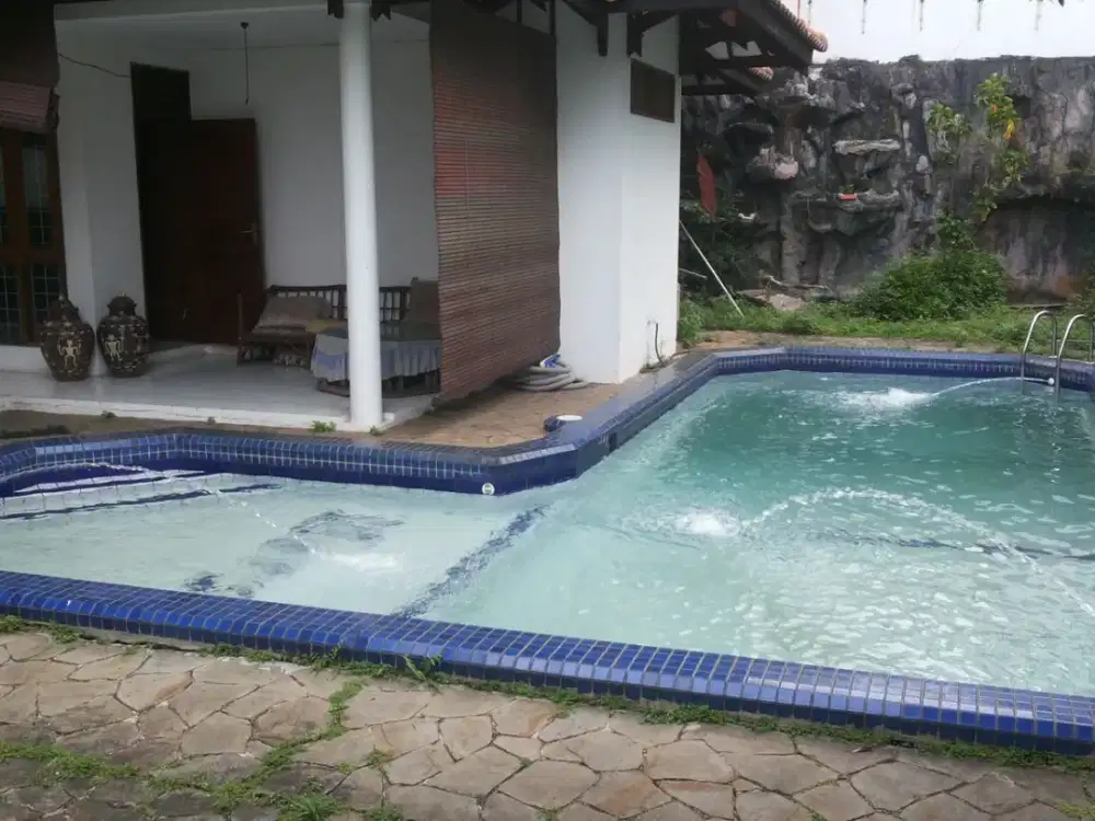 Rumah 3 Lantai dg Swimming Pool