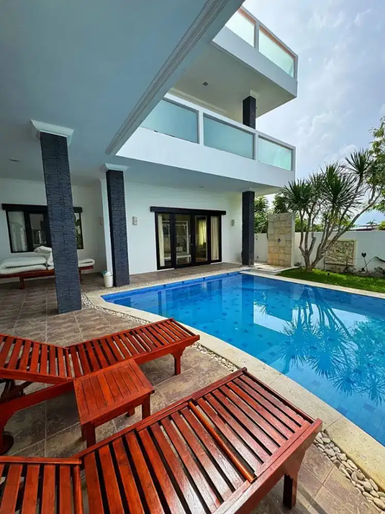 Di jual villa jalan Goa Gong , Jimbaran , Bali