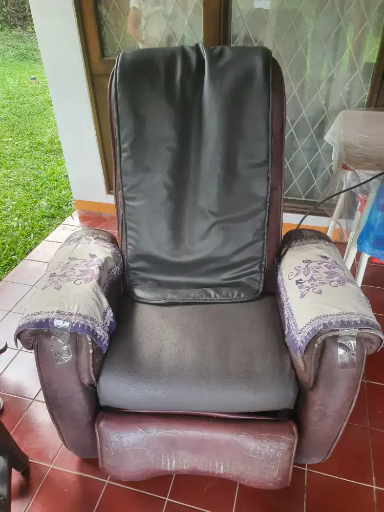 Bangku pijat dan bangku kayu
